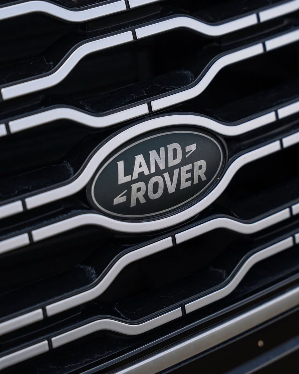 Land Rover badge