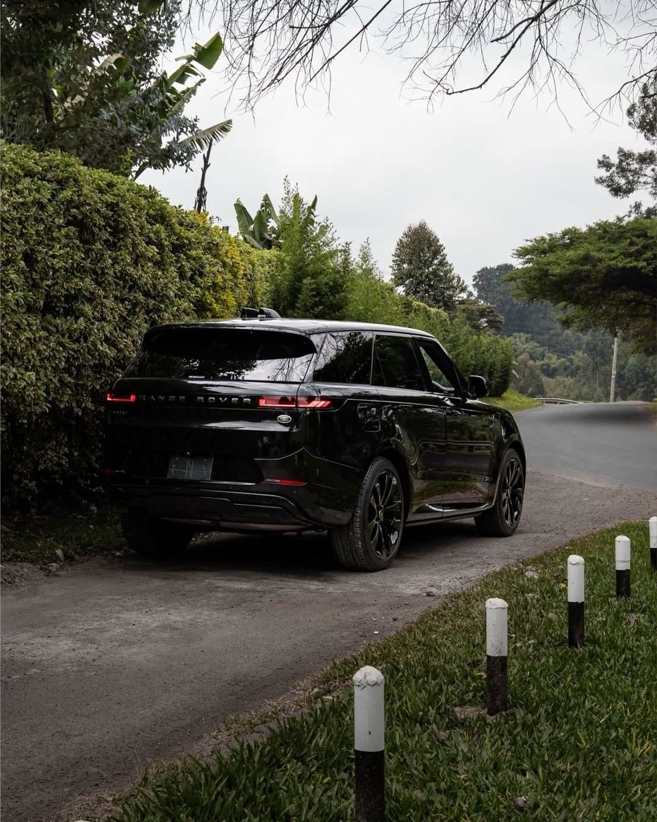 Black Range Rover Sport